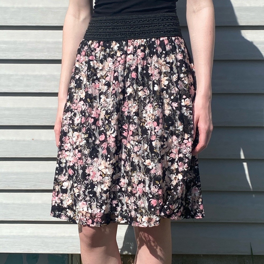 Floral lace skirt
